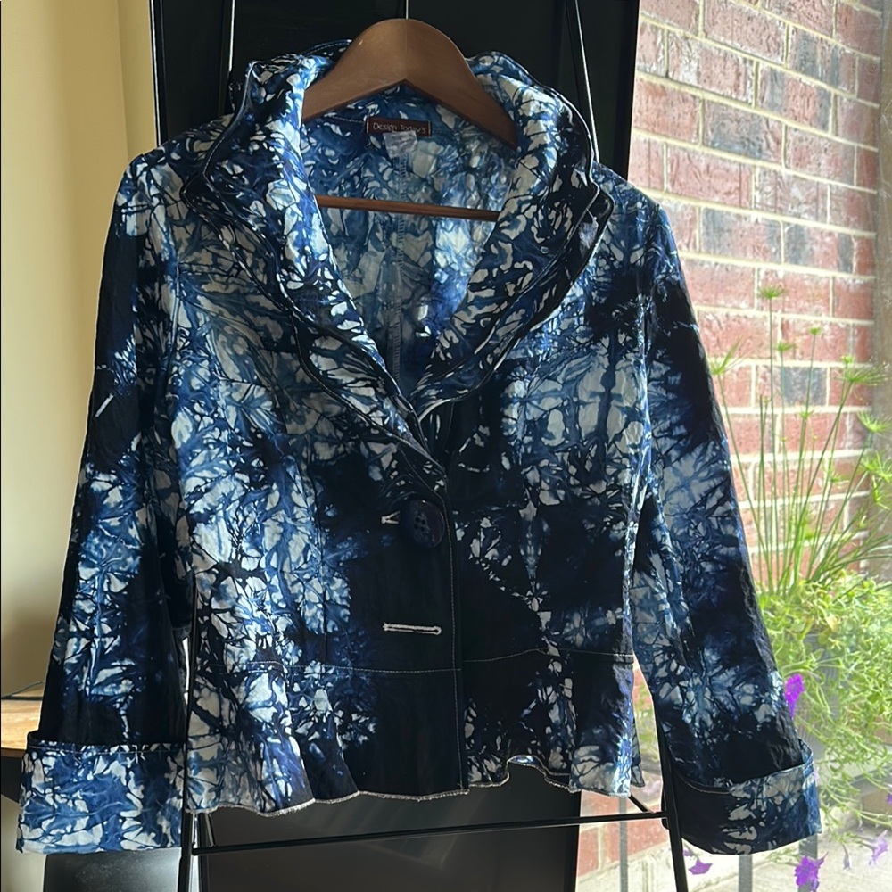Blue Tie-Dye Blazer with Artistic Swirl Pattern